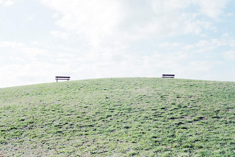 无人,栏杆,横图,室外,白天,仰视,旅游,度假,草地,草坪,美景,植物,椅子,东京,日本,亚洲,阴影,光线,影子,栅栏,木椅,地平线,景观,篱笆,云,云朵,围栏,辽阔,地面,云彩,娱乐,护栏,草,蓝色,绿色,白云,蓝天,天空,阳光,自然,天,享受,休闲,广阔,景色,放松,晴朗,一望无际,自然风光,延伸,东亚,本州,关东地方,本州岛,日本国,东京都,天地相交,无边无际,一马平川,晴空,彩图,低角度拍摄