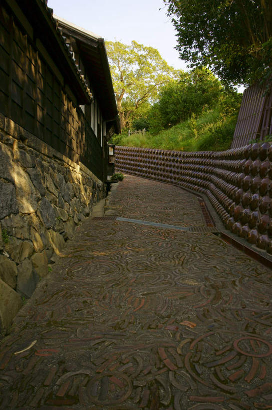 无人,家,木屋,栏杆,竖图,室外,白天,正面,旅游,度假,美景,树林,植物,道路,路,爱知县,日本,亚洲,阴影,光线,盆栽,影子,栅栏,景观,篱笆,围栏,小路,盆景,交通,娱乐,护栏,住宅,树,树木,蓝色,绿色,蓝天,天空,阳光,自然,天,享受,休闲,景色,放松,乡间小路,生长,晴朗,成长,自然风光,东亚,本州,万里无云,本州岛,日本国,中部地方,爱知,晴空,晴空万里,彩图,茅舍,茅屋,棚屋,小木屋,小屋