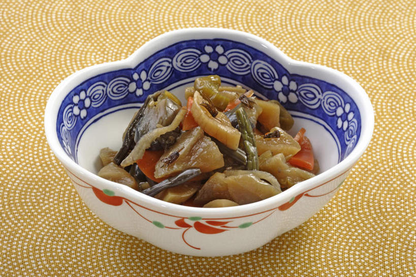 无人,横图,俯视,室内,特写,白天,烹饪,餐桌,桌子,萝卜,胡萝卜,黄瓜,茄子,蔬菜,一堆,许多,阴影,堆叠,堆积,新鲜,反射,影子,陶瓷,日本料理,料理,食品,陶瓷制品,菜肴,美食,食物,腌制,一个,容器,碗,日式料理,日式,佳肴,有机食品,绿色食品,单个,餐台,储藏,堆,储存,腌制食品,青瓜,落苏,酪酥,昆仑瓜,胡瓜,红萝卜,甘荀,矮瓜,彩图,高角度拍摄,贮存