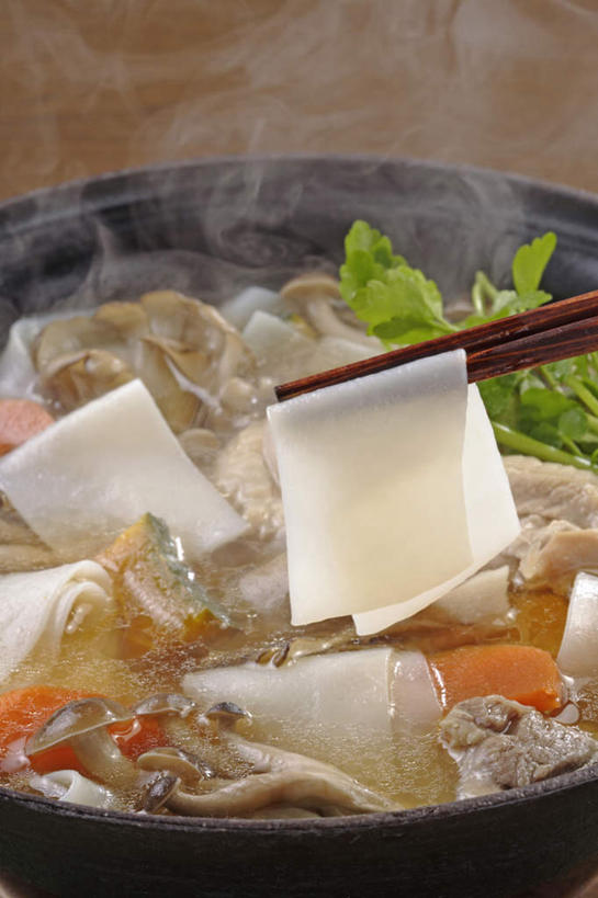 无人,竖图,俯视,室内,特写,白天,烹饪,农作物,小麦,水,雾,餐桌,筷子,桌子,蔬菜,餐具,阴影,沸腾,新鲜,反射,蒸汽,石锅,液体,影子,水滴,谷物,日本料理,料理,食品,水蒸气,调味料,文化,传统,火锅,酱油,菜肴,美食,食物,黑色,日式料理,日式,麦子,佳肴,有机食品,绿色食品,餐台,礼节,礼仪,蒸发,进餐用具,彩图,高角度拍摄