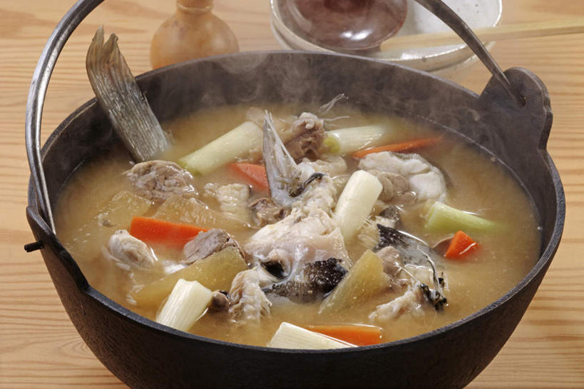 海鲜,无人,横图,俯视,室内,特写,白天,烹饪,雾,餐桌,桌子,蔬菜,餐具,许多,阴影,沸腾,新鲜,反射,蒸汽,鱼,碟子,锅子,盘,影子,勺子,调料,汤,日本料理,料理,食品,褐色,深褐色,水蒸气,调味品,调味料,调料瓶,水产,菜肴,美食,鱼类,海洋生物,食物,两个,一个,白色,盘子,调羹,碟,汤匙,日式料理,日式,佳肴,有机食品,绿色食品,单个,餐台,配菜,水生动物,海产品,水生物,海底动物,鳕鱼,蒸发,彩图,高角度拍摄