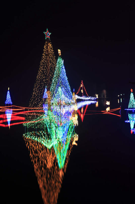 无人,高楼大厦,竖图,彩色,室外,夜晚,正面,度假,美景,城市风光,标志建筑,城市,大厦,地标,建筑,摩天大楼,霓虹灯,日本,圣诞节,亚洲,许多,阴影,节日,朦胧,模糊,庆祝,光线,影子,景观,灯光,圣诞树,七彩,光芒,文化,娱乐,光源,建设,霓虹,灯,倒影,庆典,享受,休闲,闪耀,景色,放松,纪念,闪烁,照明设备,装饰灯,东亚,本州,关东地方,本州岛,日本国,群马,群马县,氖灯,榛名山,彩图,大楼,高层建筑,高楼,摩天楼