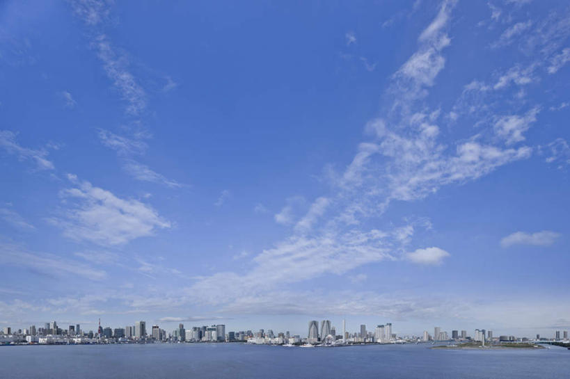 无人,高楼大厦,横图,全景,室外,白天,仰视,度假,海浪,海洋,美景,天际线,城市风光,城市,大厦,建筑,摩天大楼,东京,日本,亚洲,景观,浪花,云,云朵,建筑群,云彩,娱乐,建设,蓝色,白云,蓝天,天空,海水,天,享受,休闲,景色,放松,晴朗,海景,东亚,本州,关东地方,本州岛,日本国,东京都,县厅,港区,东京市,大海,风浪,海,海水的波动,近岸浪,涌浪,晴空,彩图,低角度拍摄,大楼,高层建筑,高楼,摩天楼