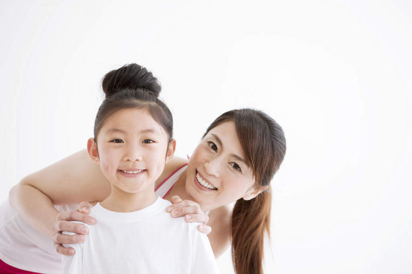 东方人,儿童,两个人,家庭,母亲,女儿,站,笑,微笑,露齿笑,横图,室内,白天,白色背景,正面,纯洁,亚洲,服装,休闲装,黄种人,小孩,衣服,黑色,站着,休闲,温暖,温馨,母女,一家人,休闲服,可爱,母爱,童年,童趣,摄影,服饰,影棚,和睦,童真,烂漫,无邪,天真,年轻女性,女孩,女人,女性,亚洲人,孩子,年轻人,长发,站立,半身,彩图,影棚拍摄,拍摄,融洽,女生