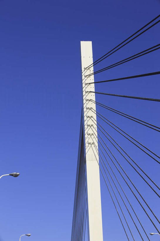 无人,竖图,室外,白天,仰视,度假,美景,城市风光,城市,大桥,建筑,立交桥,桥梁,日本,亚洲,景观,高架,斜拉桥,桥,娱乐,蓝色,蓝天,天空,天,享受,休闲,旅游胜地,景色,放松,大阪,修建,东亚,本州,大阪府,本州岛,日本国,近畿地方,近畿,修筑,彩图,低角度拍摄