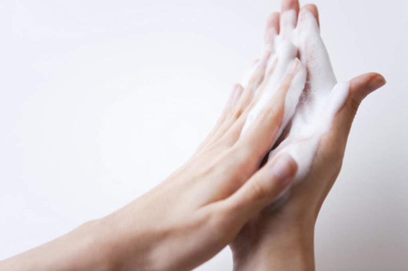 东方人,手,一个人,横图,室内,特写,白天,白色背景,正面,亚洲,双手,仅一个男性,仅一个人,阴影,反射,泡沫,影子,黄种人,干净,洗手,仅一个年轻男性,白色,清洁,享受,健康,手部,放松,摄影,影棚,洗手液,卫生,男人,男性,年轻男性,亚洲人,半身,彩图,影棚拍摄,拍摄