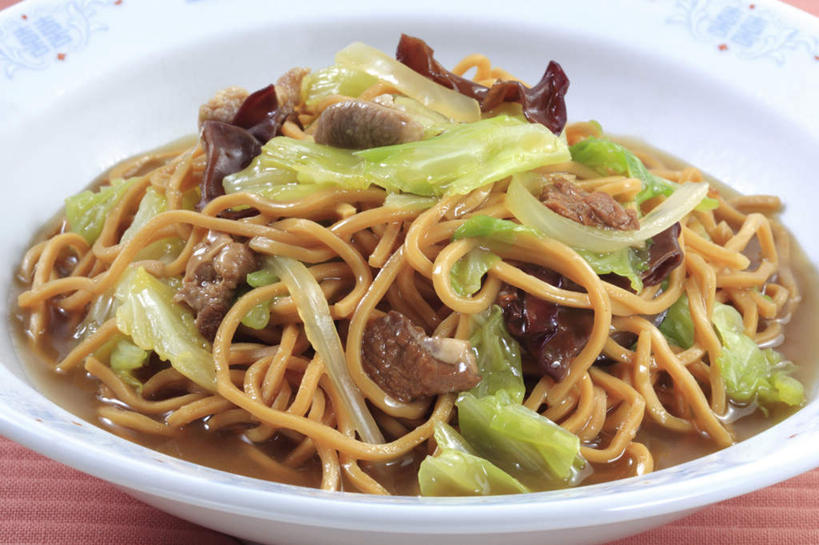 面食,面条,无人,横图,俯视,室内,特写,白天,餐桌,桌面,桌子,蔬菜,餐具,新鲜,碟子,盘,菌菇,蘑菇,面,食品,菌类,拉面,食物,盘子,碟,食用菌,摄影,有机食品,绿色食品,影棚,餐台,日本拉面,进餐用具,烹调用具,彩图,高角度拍摄,影棚拍摄,拍摄