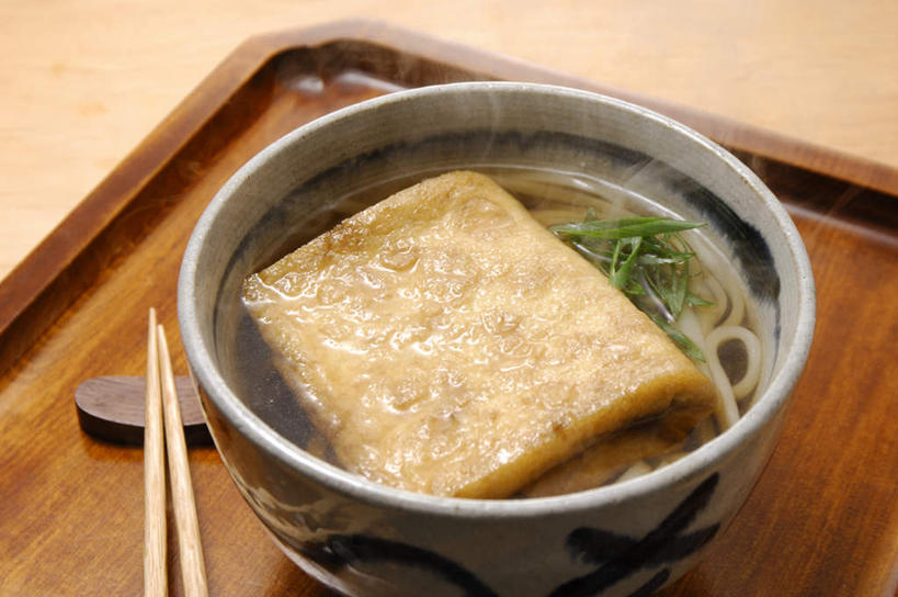 豆腐,无人,横图,俯视,室内,特写,白天,餐桌,筷子,桌面,桌子,静物,餐具,托盘,一块,筷架,筷枕,文化,传统,一个,碗,乌冬面,摄影,影棚,单个,餐台,礼节,筷子架,豆制品,礼仪,乌冬,进餐用具,烹调用具,彩图,高角度拍摄,影棚拍摄,拍摄