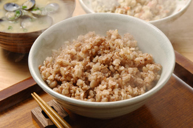 海鲜,米饭,无人,横图,俯视,室内,特写,白天,餐桌,筷子,桌面,桌子,贝壳,餐具,筷架,饭,筷枕,文化,传统,水产,海洋生物,一个,摄影,影棚,单个,餐台,礼节,筷子架,五谷,水生动物,海产品,礼仪,水生物,海底动物,贝类外壳,海螺壳,软体动物外壳,进餐用具,烹调用具,彩图,高角度拍摄,影棚拍摄,拍摄