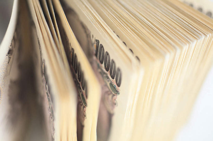 无人,横图,俯视,室内,特写,白天,钱,静物,一堆,许多,堆叠,堆积,朦胧,模糊,标志,钱币,数字,文字,字符,日币,标识,钞票,金融,纸币,阿拉伯数字,经济,堆,流通,纸钞,贸易,货币,现金,彩图,高角度拍摄