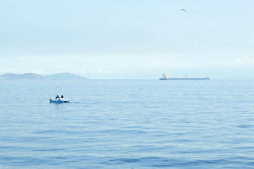 无人,横图,室外,白天,正面,旅游,度假,海浪,海洋,美景,船,土耳其,亚洲,阴影,波纹,飞溅,溅,光线,液体,影子,景观,浪花,水滴,云,云朵,游艇,首都,云彩,娱乐,水珠,蓝色,白云,蓝天,水纹,天空,阳光,自然,海水,船尾波,交通工具,波浪,天,享受,休闲,景色,放松,晴朗,喷洒,自然风光,载具,西亚,海景,伊斯坦布尔,大海,风浪,海,海水的波动,近岸浪,涌浪,晴空,彩图,土耳其共和国