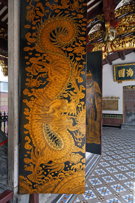 无人,竖图,室内,白天,正面,旅游,度假,成功,名胜古迹,家具,屏风,标志建筑,地标,建筑,新加坡,亚洲,阴影,遗迹,装饰,反射,龙,影子,古迹,文物,娱乐,建设,古建筑,享受,休闲,旅游胜地,放松,东南亚,华丽,修饰,协调,点缀,遮挡,高贵,图腾,传说,分隔,古文明,衬托,美观,雅致,雅观,祥瑞,新加坡共和国,灵兽,权势,尊荣,美化,天福宫,幸运,彩图,新加坡中区,狮城,星岛,星洲