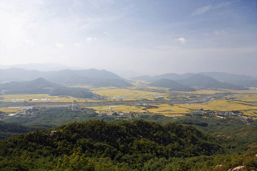 无人,农田,横图,俯视,航拍,室外,白天,旅游,度假,庄稼,农作物,草地,草坪,美景,山,山脉,树林,植物,首尔,汉城,韩国,亚洲,阴影,光线,影子,景观,山峰,云,云朵,山峦,首都,云彩,娱乐,草,树,树木,蓝色,绿色,白云,蓝天,天空,阳光,自然,群山,天,享受,休闲,景色,放松,生长,晴朗,成长,鸟瞰,自然风光,东亚,南山,大韩民国,首尔市,首尔特别市,特别市,龙山区,晴空,彩图,高角度拍摄,耕地,庄稼田,中区