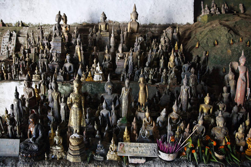 无人,横图,室内,白天,正面,旅游,度假,名胜古迹,标志建筑,地标,建筑,雕塑,老挝,亚洲,许多,阴影,遗迹,艺术,装饰,反射,雕刻,雕像,影子,洞,很多,古迹,文物,娱乐,建设,古建筑,排列,工艺品,享受,休闲,旅游胜地,放松,洞穴,东南亚,纪念,美术,主题,陈列,古文明,穴,琅勃拉邦,首府,功能,美学,摆列,老挝人民民主共和国,琅勃拉邦省,銮佛邦,千佛洞,彩图,布列,分列