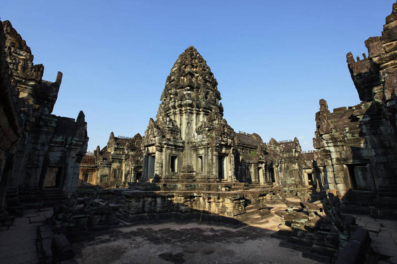 无人,寺庙,横图,室外,白天,正面,旅游,度假,名胜古迹,标志建筑,道路,地标,建筑,路,雕塑,柬埔寨,亚洲,阴影,节日,遗迹,艺术,装饰,光线,雕刻,雕像,影子,小路,交通,燃烧,古迹,文化,文物,娱乐,建设,古建筑,蓝色,蓝天,天空,阳光,香火,工艺品,庙宇,天,祈祷,享受,休闲,健康,旅游胜地,放松,许愿,宗教,东南亚,信仰,晴朗,纪念,祈求,美术,主题,陈列,古文明,万里无云,暹粒,高棉,柬埔寨王国,功能,美学,吉蔑,大吴哥城,吴哥,吴哥城,吴哥通王城,平安,晴空,晴空万里,彩图,庙,寺,班提色玛寺