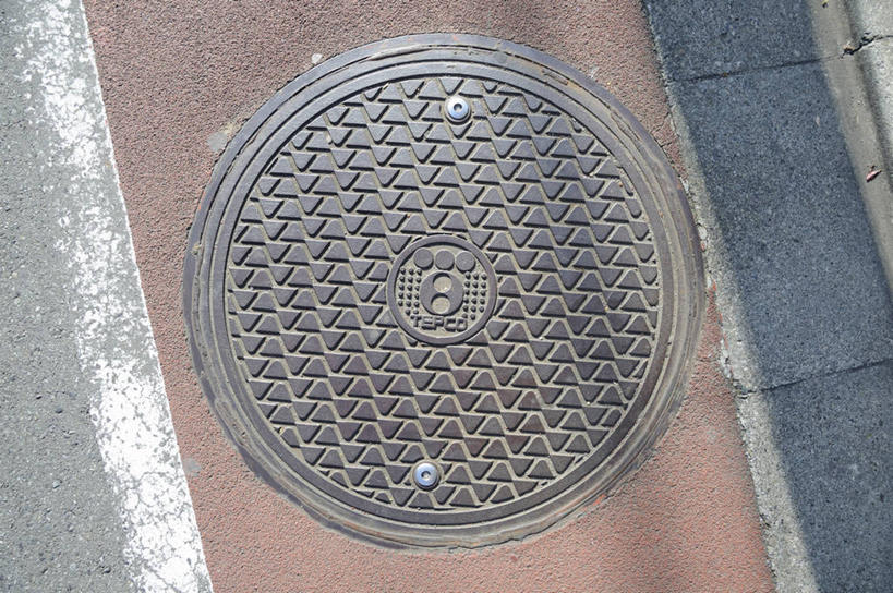 无人,横图,俯视,室外,特写,白天,度假,美景,城市风光,城市,道路,路,公路,金属制品,东京,日本,亚洲,阴影,光线,金属,盖子,影子,景观,交通,品川区,娱乐,阳光,享受,休闲,景色,放松,东亚,本州,关东地方,本州岛,日本国,东京都,马路,彩图,高角度拍摄