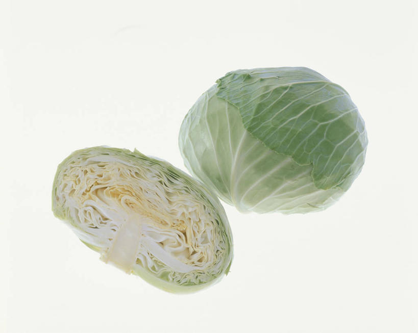 无人,横图,室内,特写,白天,白色背景,正面,蔬菜,椰菜,卷心菜,新鲜,食品,食物,两个,甘蓝,摄影,有机食品,绿色食品,影棚,横截面,剖面,截面,截面图形,甘蓝菜,结球甘蓝,甘兰,包心菜,彩图,影棚拍摄,拍摄,圆白菜