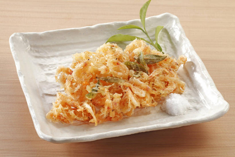 海鲜,无人,横图,俯视,室内,特写,白天,烹饪,餐桌,桌子,餐具,叶子,阴影,反射,碟子,盘,影子,天妇罗,虾,日本料理,料理,食品,绿叶,水产,菜肴,美食,海洋生物,食物,盘子,碟,日式料理,日式,嫩叶,摄影,佳肴,影棚,餐台,水生动物,海产品,水生物,海底动物,天麸罗,玫瑰虾,樱花虾,樱桃虾,海鲜天妇罗,叶,叶片,彩图,高角度拍摄,影棚拍摄,拍摄