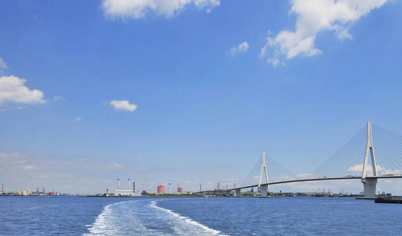 无人,高楼大厦,横图,室外,白天,正面,度假,海浪,海洋,美景,城市风光,标志建筑,城市,大桥,大厦,地标,建筑,立交桥,摩天大楼,桥梁,神奈川,日本,亚洲,阴影,波纹,飞溅,溅,光线,液体,影子,景观,浪花,水滴,云,云朵,高架,建筑群,斜拉桥,桥,横滨,横滨市,神奈川县,云彩,娱乐,建设,水珠,蓝色,白云,蓝天,水纹,天空,阳光,海水,船尾波,波浪,天,享受,休闲,景色,放松,晴朗,喷洒,海景,东亚,本州,首府,关东地方,本州岛,日本国,鹤见区,大海,风浪,海,海水的波动,近岸浪,涌浪,晴空,彩图,大楼,高层建筑,高楼,摩天楼,鹤见翼桥