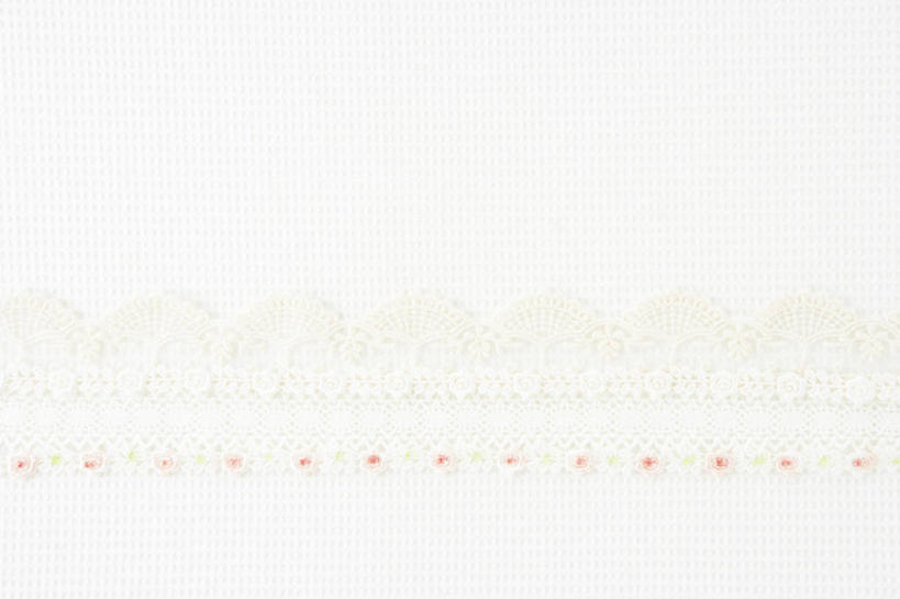 无人,横图,俯视,室内,特写,白天,白色背景,静物,纺织品,阴影,反射,布,影子,蕾丝,织物,白色,摄影,影棚,布匹,卫生,纯真,洁净,光明,恬静,中间色,朴素,清白,彩图,高角度拍摄,影棚拍摄,拍摄,镂空织物