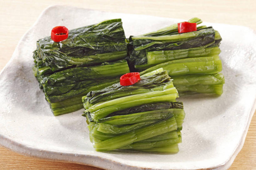 无人,横图,俯视,室内,特写,白天,烹饪,餐桌,桌子,黄瓜,辣椒,蔬菜,阴影,新鲜,反射,影子,陶瓷,日本料理,料理,食品,陶瓷制品,菜肴,美食,食物,腌制,一个,容器,碗,日式料理,日式,佳肴,有机食品,绿色食品,单个,餐台,储藏,储存,酸黄瓜,腌渍,辣角,红海椒,大椒,辣虎,广椒,青瓜,辣子,胡瓜,红辣椒,海椒,番椒,彩图,高角度拍摄,清脆,爽口,贮存