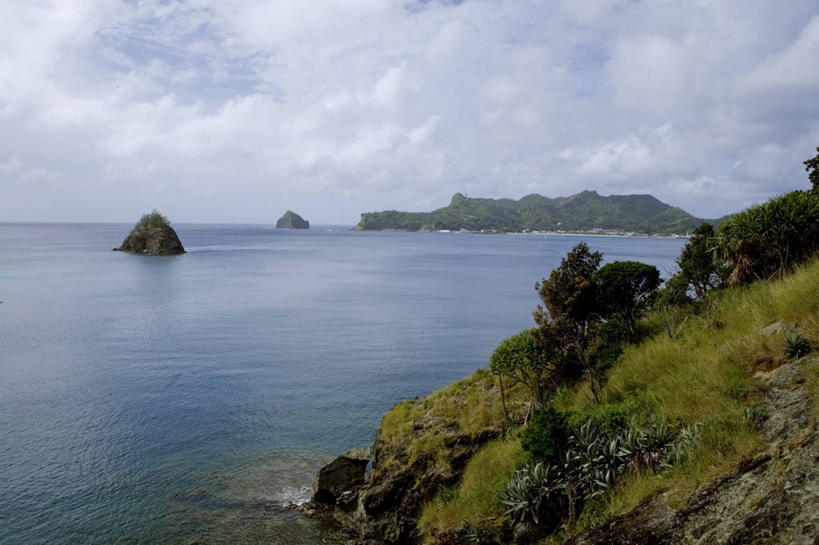 无人,横图,室外,白天,正面,旅游,度假,岛屿,海浪,海洋,石头,美景,沙滩,山,山脉,东京,日本,亚洲,阴影,光线,沙子,石子,影子,岛,海岸,景观,浪花,山顶,山峰,云,云朵,青苔,苔藓,沙地,山峦,云彩,娱乐,蓝色,白云,蓝天,天空,阳光,自然,海水,群山,天,享受,休闲,景色,放松,晴朗,自然风光,海景,东亚,沉积岩,本州,关东地方,本州岛,日本国,东京都,颠峰,极峰,小笠原群岛,水成岩,父岛列岛,大海,风浪,海,海水的波动,海滩,近岸浪,列岛,群岛,石块,岩石,涌浪,诸岛,晴空,彩图