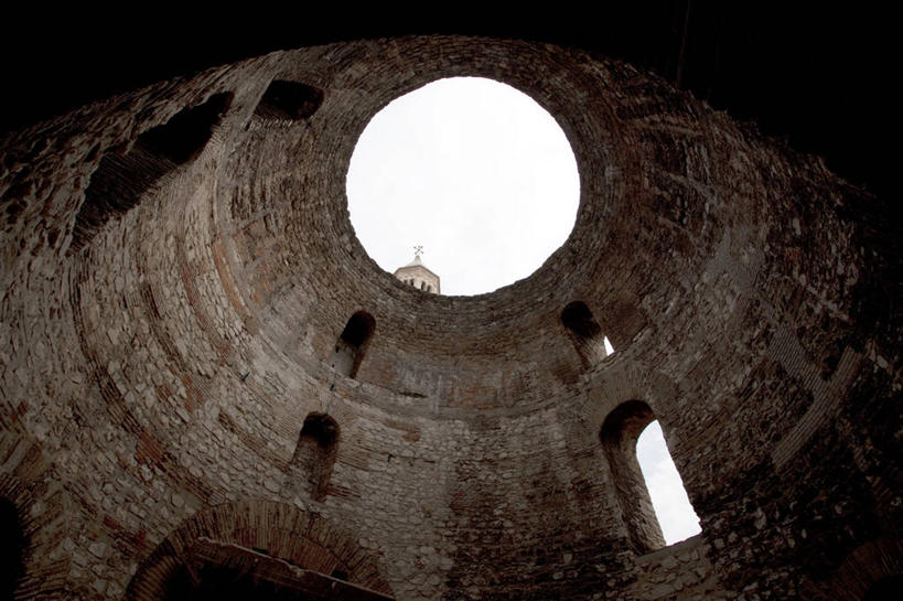 无人,横图,室外,白天,仰视,旅游,度假,石头,名胜古迹,标志建筑,地标,建筑,欧洲,克罗地亚,遗迹,石子,墙,古迹,文物,娱乐,建设,古建筑,墙壁,墙面,天空,天,享受,休闲,旅游胜地,放松,古文明,首府,克罗地亚共和国,斯普利特,斯普利特.达尔马提亚县,石块,彩图,低角度拍摄