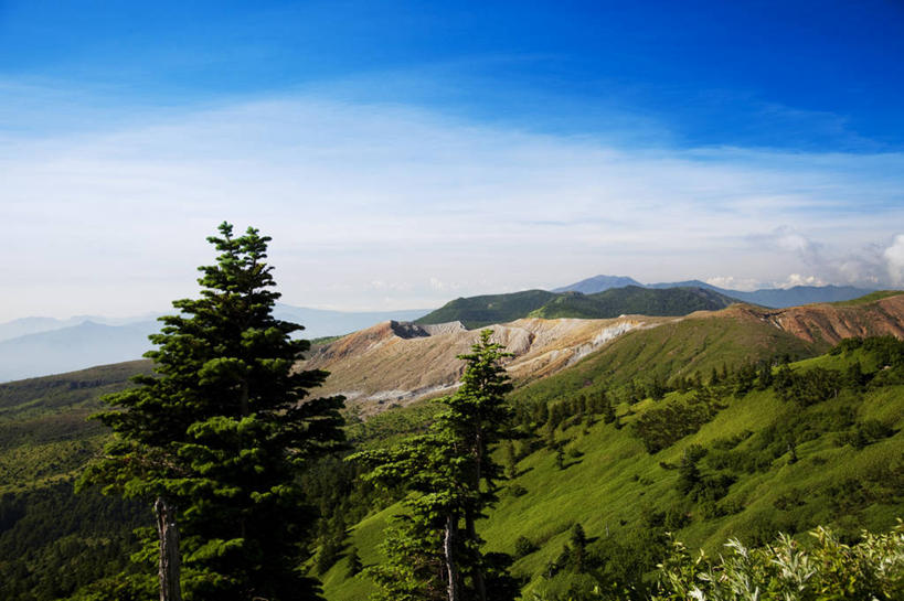无人,公园,横图,室外,白天,正面,旅游,度假,美景,山,山脉,树林,植物,日本,亚洲,阴影,光线,影子,景观,山峰,云,云朵,山峦,云彩,娱乐,树,树木,蓝色,绿色,白云,蓝天,天空,阳光,自然,群山,天,享受,休闲,景色,放松,生长,晴朗,成长,自然风光,东亚,本州,关东地方,本州岛,日本国,群马,群马县,国立公园,晴空,彩图,草津白根山,上信越高原国立公园