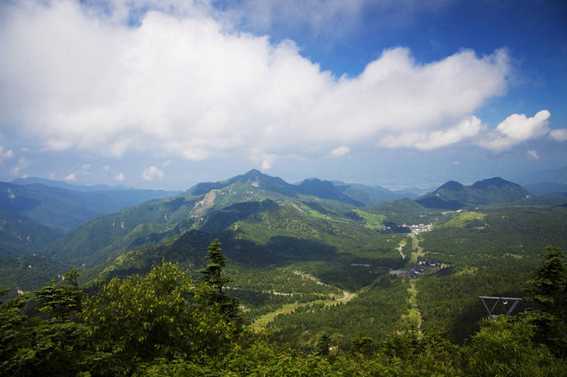 无人,横图,室外,白天,正面,旅游,度假,草地,草坪,美景,山,山脉,树林,植物,长野县,日本,亚洲,阴影,光线,影子,景观,山峰,云,云朵,山峦,云彩,娱乐,草,树,树木,蓝色,绿色,白云,蓝天,天空,阳光,自然,群山,天,享受,休闲,景色,放松,生长,晴朗,成长,自然风光,东亚,本州,本州岛,日本国,中部地方,长野,岚山,山之内,山之内町,下高井郡,晴空,彩图