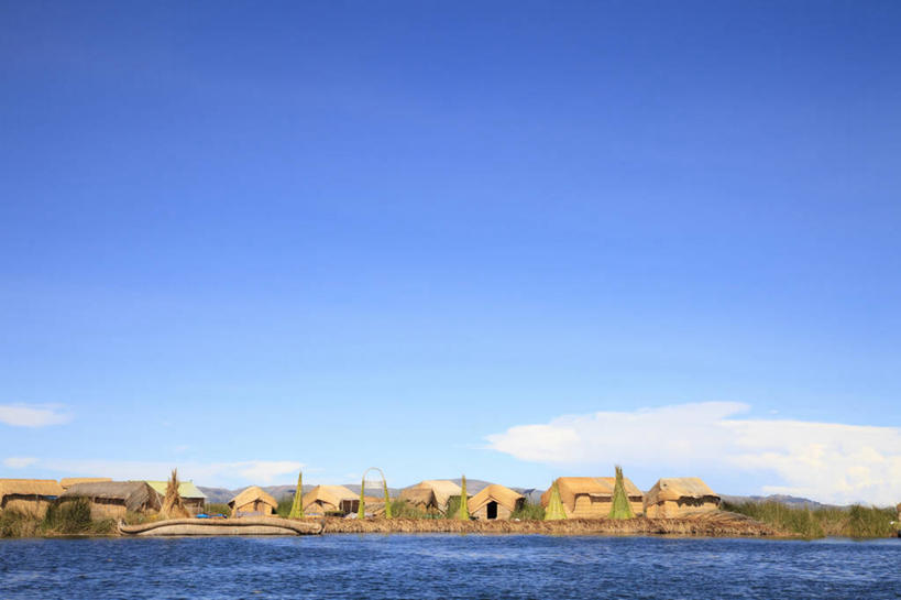 无人,家,横图,室外,白天,正面,旅游,度假,湖,湖泊,美景,水,秘鲁,阴影,光线,影子,房屋,屋子,湖面,景观,水流,水面,云,云朵,云彩,娱乐,楼房,住宅,蓝色,白云,蓝天,天空,阳光,自然,湖水,天,享受,休闲,景色,南美,放松,晴朗,南美洲,拉丁美洲,自然风光,美洲,秘鲁共和国,的的喀喀湖,亚美利加洲,南亚美利加洲,玉米之仓,安第斯山脉,科迪勒拉山系,褶皱山系,晴空,彩图,房子