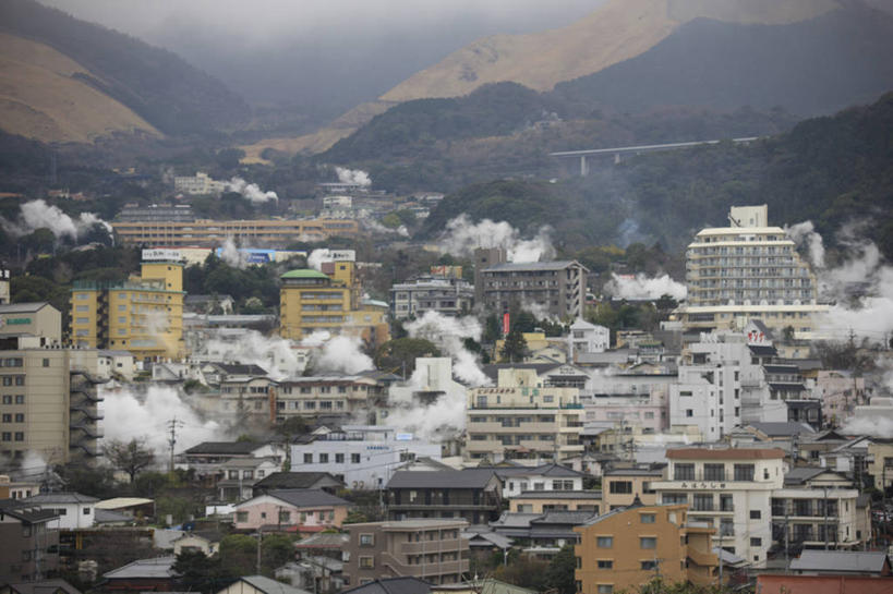 无人,家,横图,俯视,室外,白天,旅游,度假,美景,森林,山,山脉,树林,植物,雾,城市风光,城市,建筑,大分县,日本,亚洲,朦胧,模糊,房屋,屋子,景观,山峰,公寓,建筑群,山峦,娱乐,建设,洋房,楼房,住宅,树,树木,绿色,自然,群山,享受,休闲,景色,放松,生长,成长,迷雾,东亚,日本国,九州本岛,九州,九州岛,九州地方,大分,别府,大雾,彩图,高角度拍摄,房子