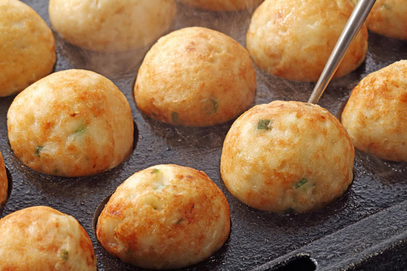 无人,横图,俯视,室内,特写,白天,烹饪,金属制品,一排,阴影,整齐,并列,并排,反射,金属,烤盘,影子,日本料理,料理,食品,针,菜肴,美食,食物,排列,日式料理,日式,佳肴,队列,平行,章鱼烧,章鱼小丸子,章鱼丸,章鱼丸子,彩图,高角度拍摄