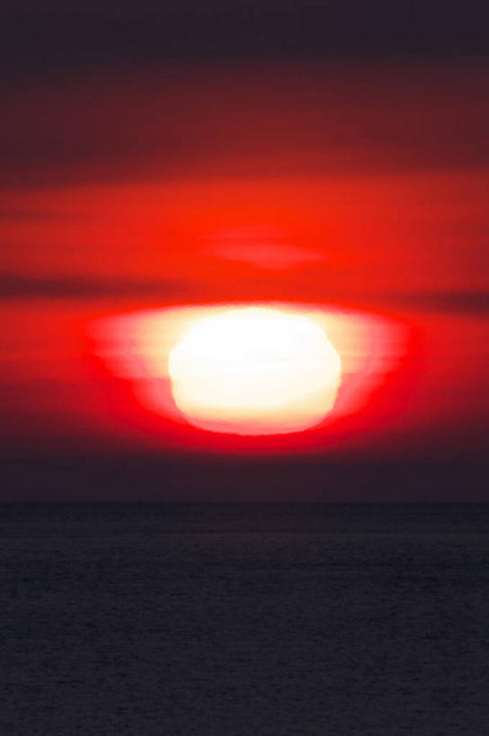 无人,竖图,室外,白天,正面,旅游,度假,日出,海浪,海洋,美景,太阳,北海道,日本,亚洲,景观,浪花,水平线,辽阔,朝霞,晨曦,海平线,黎明,娱乐,阳光,自然,海水,享受,休闲,广阔,景色,放松,一望无际,太平洋,自然风光,海景,东亚,日本国,北海道地方,北海道岛,无边无际,一马平川,大海,风浪,海,海水的波动,近岸浪,涌浪,朝阳,彩图,卯时,破晓,日始,鄂霍次克海,鄂霍次克,水天相接,水天一线