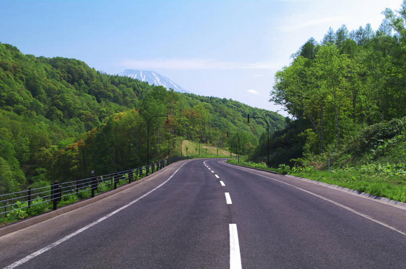无人,横图,室外,白天,正面,旅游,度假,美景,山,山脉,树林,植物,道路,路,公路,北海道,日本,亚洲,阴影,曲折,弯曲,光线,影子,景观,山峰,云,云朵,分界线,停车线,交通,山峦,云彩,娱乐,树,树木,蓝色,绿色,白云,蓝天,天空,阳光,自然,群山,天,享受,休闲,景色,放松,蜿蜒,生长,晴朗,成长,车行道,车行道分界线,自然风光,标线,东亚,车行线,日本国,北海道地方,北海道岛,羊蹄山,支笏洞爷国立公园,晴空,马路,彩图