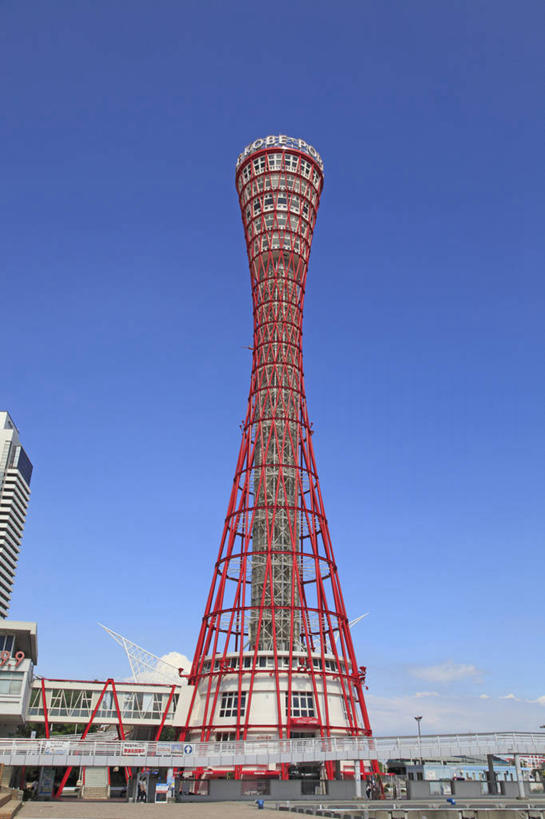 无人,家,竖图,室外,白天,仰视,旅游,度假,标志建筑,道路,地标,建筑,路,公路,日本,亚洲,阴影,高大,光线,影子,房屋,屋子,云,云朵,高架,塔,交通,宏伟,云彩,娱乐,建设,楼房,住宅,蓝色,白云,蓝天,天空,阳光,天,享受,休闲,旅游胜地,放松,晴朗,高架桥,东亚,观光塔,高架道路,跨线桥,本州,本州岛,日本国,近畿地方,近畿,兵库,兵库县,神户,神户港,神户港口塔,神户市,神戸,县厅,神戸市,高峻,嵬峨,晴空,彩图,低角度拍摄,房子,神户港塔