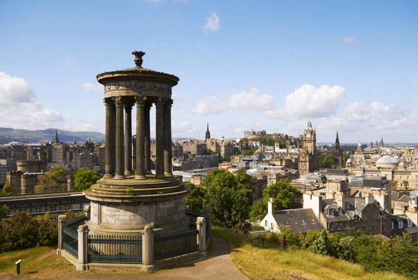 无人,高楼大厦,横图,室外,白天,正面,度假,美景,山,山脉,城市风光,标志建筑,城市,大厦,地标,建筑,摩天大楼,英国,欧洲,阴影,光线,影子,柱子,景观,山峰,云,云朵,建筑群,山峦,首都,云彩,娱乐,建设,苏格兰,蓝色,白云,蓝天,天空,阳光,群山,天,享受,休闲,景色,放松,晴朗,西欧,大不列颠,大不列颠及北爱尔兰联合王国,首府,苏格兰王国,爱丁堡,卡尔顿山,晴空,彩图,大楼,高层建筑,高楼,摩天楼,爱丁堡新城,大不列颠王国,大英帝国,联合王国,日不落帝国