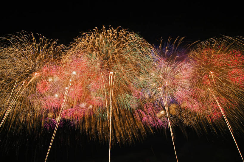 无人,横图,彩色,室外,夜晚,仰视,度假,美景,城市风光,城市,烟火,日本,亚洲,高大,景观,宏伟,辉煌,娱乐,黑色,天空,焰火,天,享受,休闲,灿烂,景色,放松,璀璨,雄伟,礼花,光辉,东亚,本州,本州岛,日本国,中部地方,新潟,新潟县,花炮,礼花炮,绚烂,光耀,长冈,长冈市,烟花,彩图,低角度拍摄