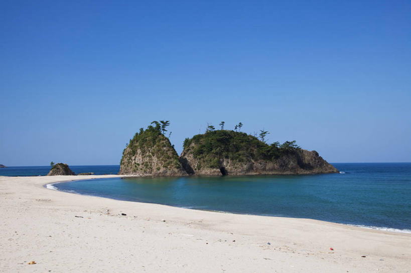 无人,公园,横图,室外,白天,正面,旅游,度假,海浪,海洋,石头,美景,沙滩,植物,京都,日本,亚洲,沙子,石子,海岸,景观,浪花,水平线,辽阔,海平线,沙地,娱乐,树,树木,蓝色,绿色,蓝天,天空,自然,海水,天,享受,休闲,广阔,景色,放松,京都府,生长,晴朗,成长,一望无际,自然风光,海景,东亚,本州,万里无云,本州岛,日本国,近畿地方,近畿,无边无际,一马平川,大海,风浪,海,海水的波动,海滩,近岸浪,石块,岩石,涌浪,晴空,晴空万里,彩图,国定公园,丹后天桥立大江山国定公园,水天相接,水天一线