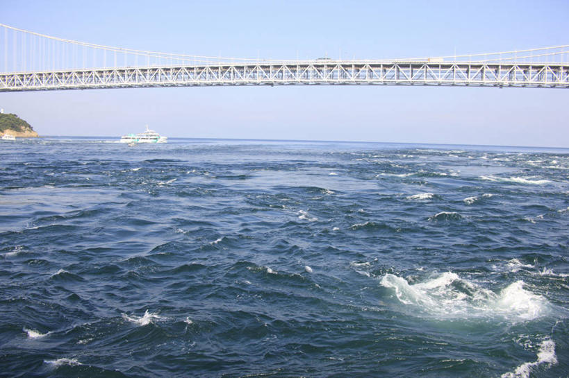 无人,横图,室外,白天,正面,旅游,度假,岛屿,海浪,海洋,美景,水,大桥,立交桥,桥梁,日本,亚洲,阴影,飞溅,溅,光线,液体,影子,岛,景观,浪花,水滴,水平线,云,云朵,高架,斜拉桥,桥,辽阔,海平线,云彩,娱乐,水珠,蓝色,白云,蓝天,天空,阳光,自然,海水,天,享受,休闲,广阔,景色,放松,晴朗,一望无际,喷洒,自然风光,海景,东亚,本州,本州岛,日本国,近畿地方,近畿,兵库,兵库县,淡路岛,无边无际,一马平川,大海,风浪,海,海水的波动,近岸浪,列岛,群岛,涌浪,诸岛,晴空,彩图,鸣门大桥,淡路市,水天相接,水天一线