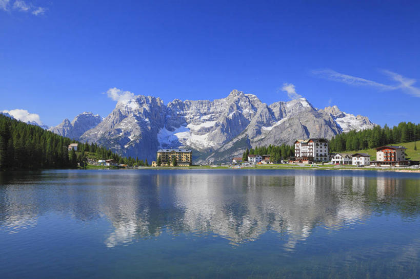 无人,家,横图,室外,白天,正面,旅游,度假,草地,草坪,湖,湖泊,美景,山,山脉,水,植物,意大利,欧洲,阿尔卑斯山,阴影,光线,影子,房屋,屋子,湖面,景观,山峰,水流,水面,云,云朵,山峦,云彩,娱乐,楼房,住宅,草,树,树木,蓝色,绿色,白云,蓝天,天空,阳光,自然,湖水,群山,天,享受,休闲,景色,放松,生长,晴朗,成长,南欧,自然风光,阿尔卑斯山脉,意大利共和国,威内托,威内托大区,多洛米蒂山脉,贝卢诺,贝卢诺省,晴空,彩图,房子,波尔萨诺,博尔扎诺,特伦托自治省