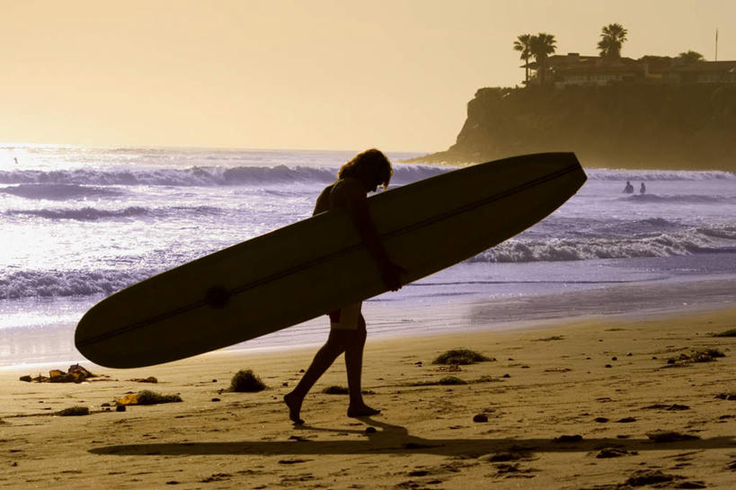 西方人,一个人,走,横图,室外,白天,侧面,海浪,海洋,沙滩,夏威夷,欧洲,美国,欧洲人,仅一个男性,仅一个人,握,阴影,光线,冲浪板,沙子,影子,海岸,浪花,水平线,辽阔,海平线,沙地,拿,拿着,运动器械,仅一个年轻男性,蓝色,蓝天,天空,阳光,海水,天,广阔,健身器械,握着,晴朗,一望无际,北美,北美洲,美洲,健身器材,海景,万里无云,夏威夷州,爱洛哈之州,北亚美利加洲,亚美利加洲,无边无际,一马平川,男人,男性,年轻男性,白种人,大海,风浪,海,海水的波动,海滩,近岸浪,涌浪,晴空,晴空万里,步行,散步,走路,彩图,全身,水天相接,水天一线,运动器材