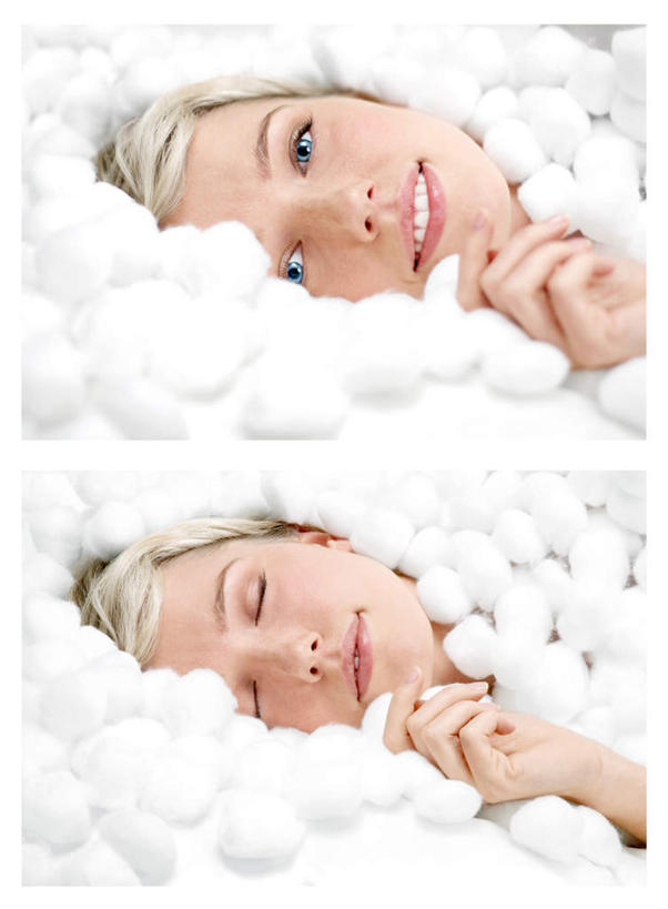 西方人,脸,头,脸颊,两个人,躺,闭眼,笑,睡,微笑,露齿笑,竖图,俯视,室内,特写,白天,欧洲,欧洲人,撑,托腮,托,托下巴,棉球,卧着,年轻女性,女人,女性,白种人,头部,脸部,脸蛋,面部,闭眼睛,闭着眼,闭着眼睛,困,困觉,寝息,睡觉,躺着,卧,半身,彩图,高角度拍摄