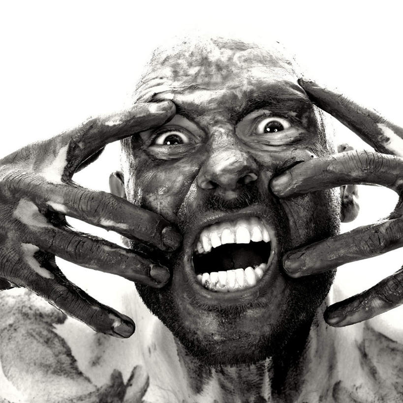 西方人,手,一个人,方图,黑白,室内,特写,白天,白色背景,正面,欧洲,欧洲人,仅一个男性,仅一个人,仅一个中年男性,生气,注视,观察,看,张嘴,手部,抓,愤怒,摄影,肮脏,影棚,观看,狰狞,察看,发怒,关注,情绪,脾气,张大嘴巴,邋遢,忿怒,怨恨,强烈,龌龊,污秽,激动,男人,男性,中年男性,白种人,张开嘴,半身,影棚拍摄,拍摄