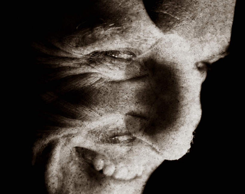 西方人,脸,头,眼睛,鼻子,嘴,耳朵,脸颊,眉毛,睫毛,一个人,笑,微笑,露齿笑,横图,黑白,室内,夜晚,正面,欧洲,欧洲人,瞳孔,仅一个年轻女性,仅一个女性,仅一个人,阴影,反射,影子,眼部,怪异,惊悚,年轻女性,女人,女性,白种人,头部,鼻,鼻孔,耳,耳部,睫,口,口腔,脸部,脸蛋,眉,面部,眼,眼睫毛,眼眉,嘴巴,嘴唇,半身,眼眉毛