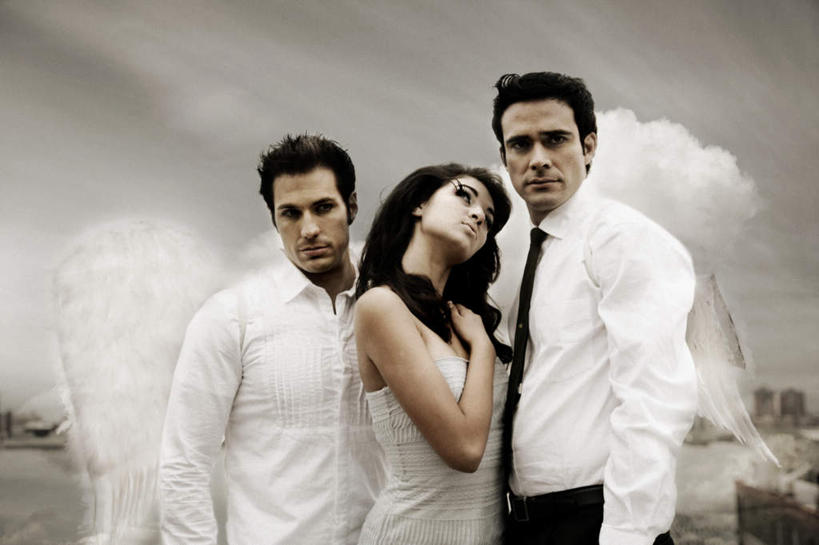 西方人,三个人,商务人士,商务男性,站,横图,室外,白天,正面,衬衫,裙子,欧洲,欧洲人,一条,天使,连衣裙,套装,朦胧,模糊,翅膀,云,云朵,云彩,注视,白色,白云,天空,天,观察,看,亲昵,站着,亲密,亲热,观看,优雅,察看,神圣,高贵,关注,善良,商务装,工薪阶层,信徒,尊贵,高尚,亲切,使者,密切,文雅,崇高,圣洁,男人,男性,年轻男性,年轻女性,女人,女性,白种人,白领,上班族,抬头,仰头,站立,半身,彩图,衬衣