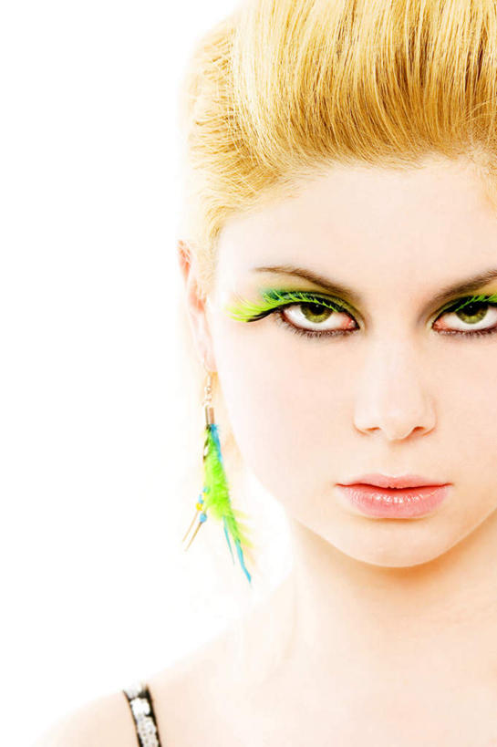 西方人,脸,头,眼睛,脸颊,眉毛,睫毛,头发,一个人,竖图,室内,特写,白天,白色背景,正面,化妆,欧洲,欧洲人,瞳孔,仅一个年轻女性,仅一个女性,仅一个人,注视,黄色,绿色,观察,看,眼影,假睫毛,眼部,摄影,影棚,观看,察看,关注,年轻女性,女人,女性,白种人,头部,睫,脸部,脸蛋,眉,面部,眼,眼睫毛,眼眉,半身,彩图,影棚拍摄,拍摄,眼眉毛