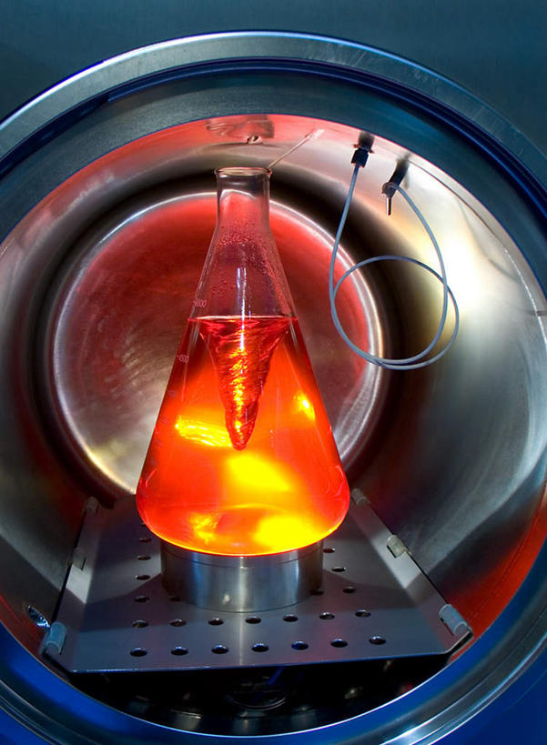 无人,竖图,室内,白天,正面,实验,仪器,研究,透明,分析,化学,测量,测试,烧瓶,试剂,液体,实验室,研究室,玻璃制品,一只,黄色,玻璃瓶,瓶子,器皿,放置,搁置,安排,试验室,玻璃仪器,试验耗材,实验用品,平底烧瓶,通明,尝试,试验,彩图