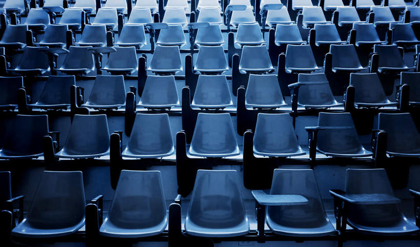 无人,横图,室内,特写,白天,正面,桌子,静物,椅子,一排,许多,整齐,很多,书桌,排列,蓝色,课桌,教室,队列,彩图