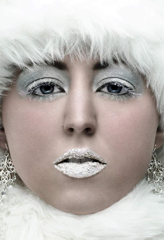 西方人,脸,头,眼睛,鼻子,嘴,脸颊,眉毛,睫毛,一个人,模特,竖图,室内,特写,白天,正面,化妆,时尚,帽子,欧洲,欧洲人,瞳孔,仅一个年轻女性,仅一个女性,仅一个人,漂亮,白色,唇彩,眼影,毛茸茸,美女,眼部,时髦,一顶,时兴,玉人,尤物,年轻女性,女人,女性,白种人,头部,鼻,鼻孔,睫,脸部,脸蛋,眉,面部,眼,眼睫毛,眼眉,嘴巴,嘴唇,模特儿,半身,彩图,眼眉毛,美人