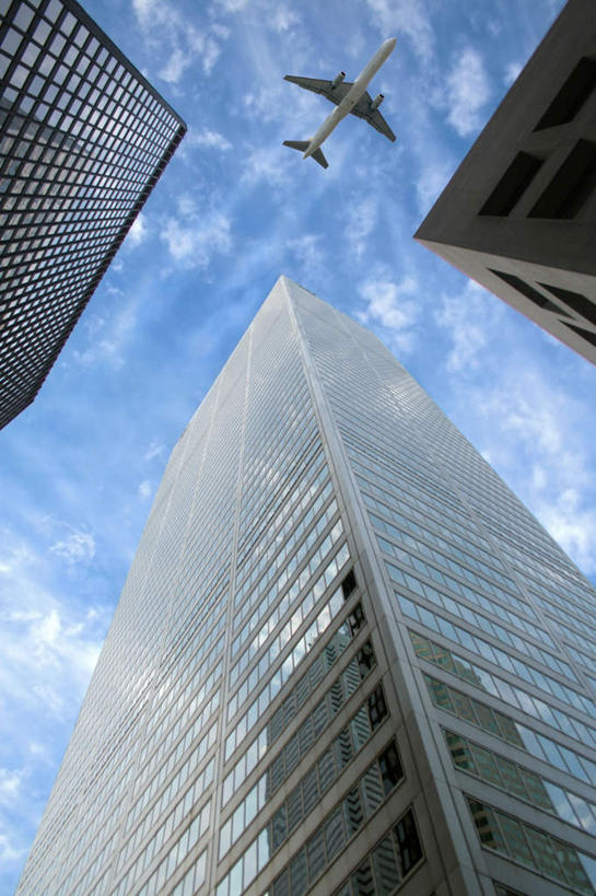 无人,高楼大厦,竖图,室外,白天,仰视,度假,美景,城市风光,标志建筑,城市,大厦,地标,飞机,建筑,摩天大楼,加拿大,阴影,光线,影子,景观,云,云朵,交通,云彩,娱乐,航空,建设,蓝色,白云,蓝天,天空,阳光,交通工具,天,享受,休闲,景色,放松,运输,晴朗,北美,客机,北美洲,载具,美洲,多伦多,省会,北亚美利加洲,亚美利加洲,安大略省,安省,北方好莱坞,多伦多市,晴空,彩图,低角度拍摄,大楼,高层建筑,高楼,摩天楼